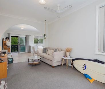 3-BEDROOM COTTAGE WITH STUNNING LAKE AND BUSHLAND VIEWS - Photo 6