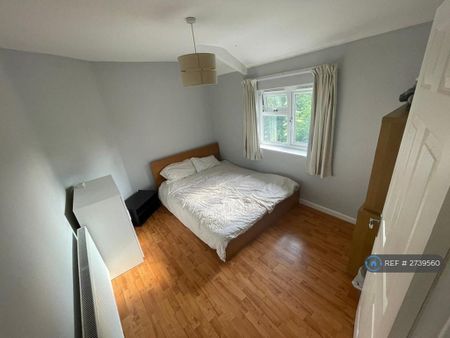 3 bedroom semi-detached house to rent - Photo 4