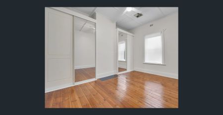 Oceanfront calm meets character - Photo 4