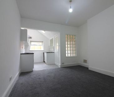 3 bedroom end of terrace house to rent - Photo 1
