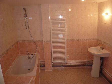 Location Appartement 3 pièces 71m² - Photo 2