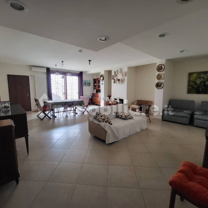 Appartamento in villa via Martiri di Palermo 59, Trani - Foto 1