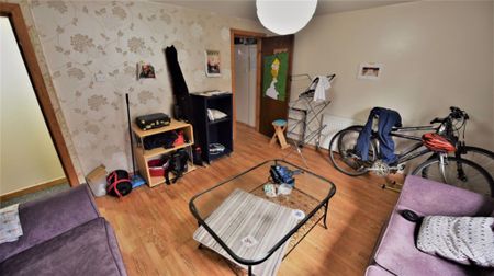 6 bedroom House in Ashville Terrace, Leeds - Photo 2