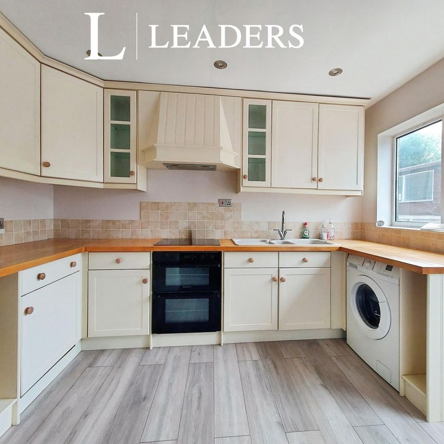 3 bedroom semi-detached to rent Parkstone Avenue, Southend on Sea, SS2 - Photo 1