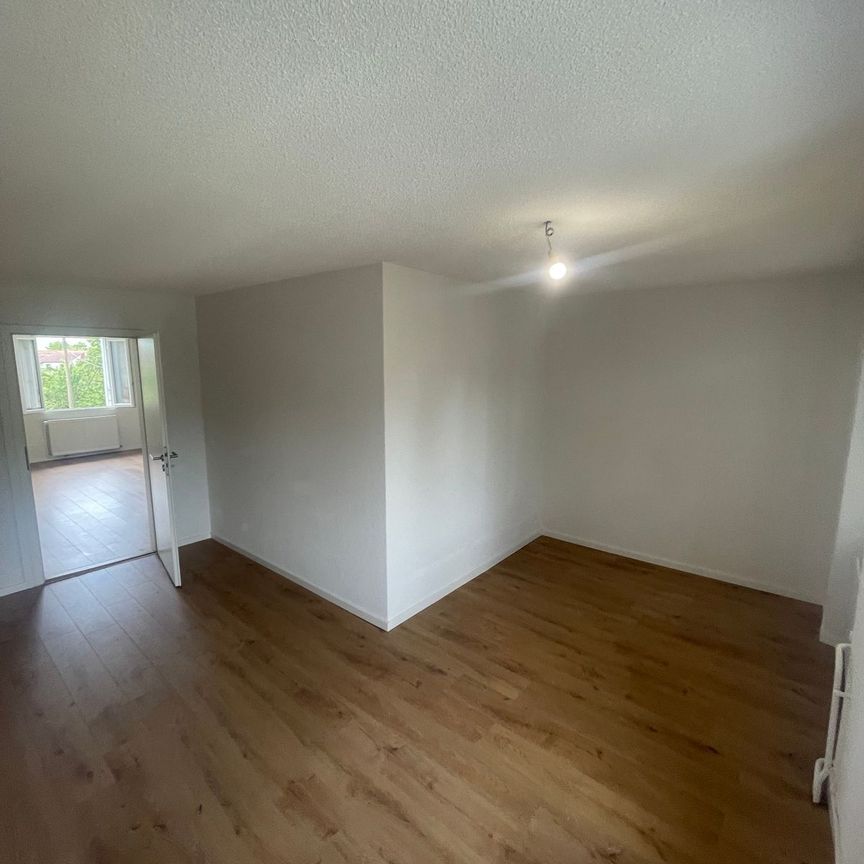 Charming 2.5 room apartment with parking space in a quiet location in Alle - Foto 1