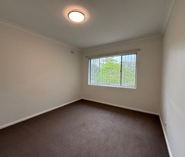 Well-appointed two-bedroom, double garage apartment! - Photo 3