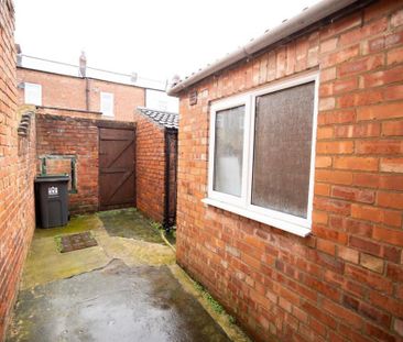 2 bedroom terraced house to rent - Photo 4