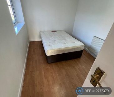 1 bedroom in a flat share to rent - Photo 5