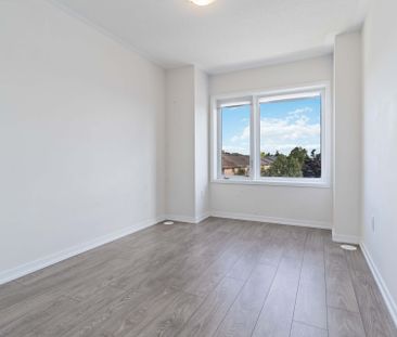 For Lease - 142 Landsbridge Street, Caledon, Ontario - Photo 2