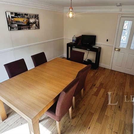 Large Ensuite Room - Wardown Crescent - Furnished - Bills Included, LU2 - Photo 1