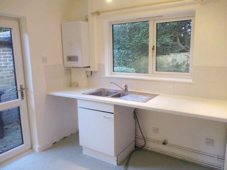 The Dell, Old St. Albans Court, Nonington - Photo 3