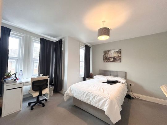 Room in a Shared House, Burlington Road, SO15 - Photo 1