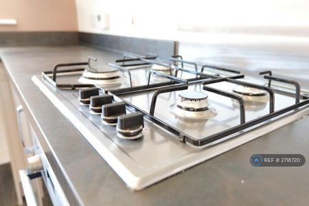 3 bedroom detached house to rent - Photo 4