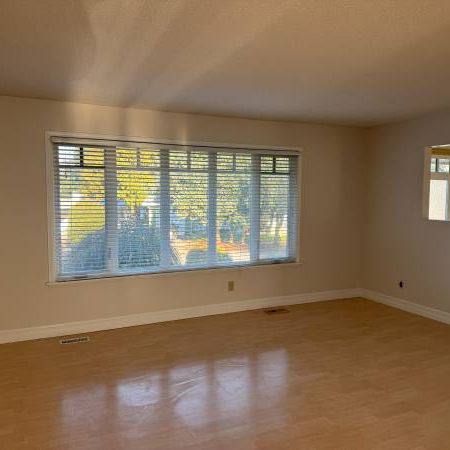 Spacious Family Home - Photo 1