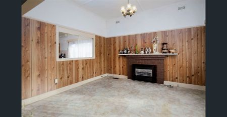 Charming family home with bonus multipurpose space - Photo 2