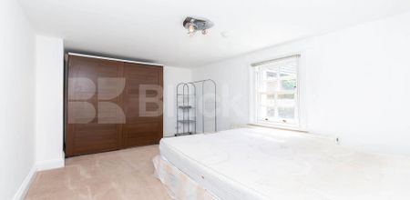 Spacious one bedroom flat set within a period house in the heart of Marylebone - Photo 4