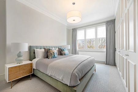 4 bedroom flat in South Kensington - Photo 3