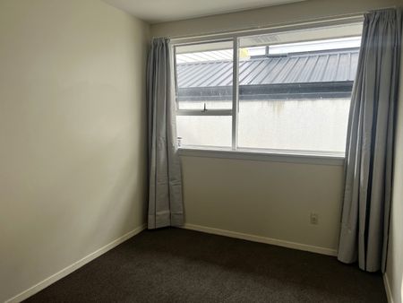 Neat & Tidy Two Bedroom in Riccarton - Photo 4