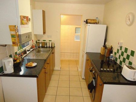 3 bedroom terraced house to rent - Photo 5