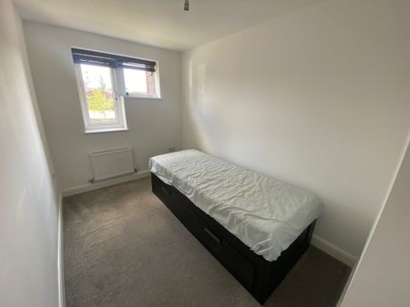 Pearsons Way, Leeds, Seacroft - Photo 3
