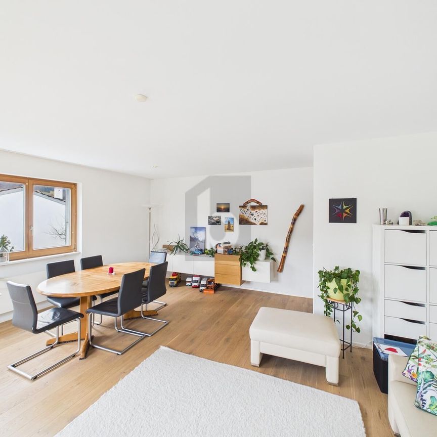 CENTRAL, LIGHT-FLOODED AND FAMILY-FRIENDLY - Photo 1