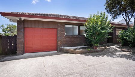 3 bed family home internal garage near top schools - Photo 3