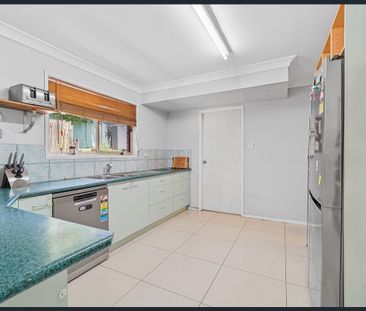 35 Loane Drive, Edens Landing QLD 4207 - House For Rent - $750 | Do... - Photo 6