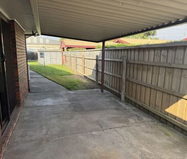 Three Bedroom House - Photo 5