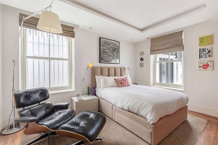 A stunning split-level apartment on Leinster Gardens, featuring two bedrooms and two bathrooms. This property boasts high ceilings and exceptional finish quality throughout. - Photo 5