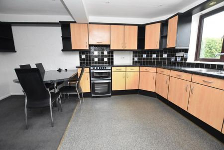 4 bedroom detached house to rent - Photo 4