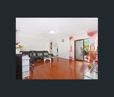 Large Unit with Double Lock Up Garage + Storage - Photo 2