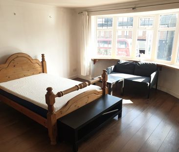 Studio Flat, Gunnersbury Lane, W3 - Photo 2