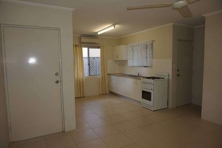 Well Presented Duplex Unit With Large Yard - Photo 3