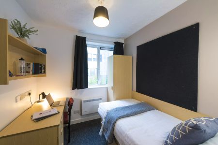Ensuite Room - Photo 4