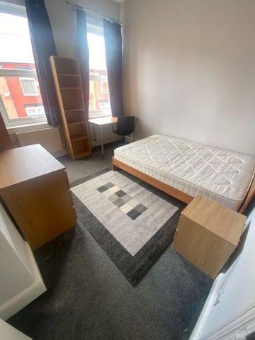 3 bedroom terraced house to rent - Photo 4