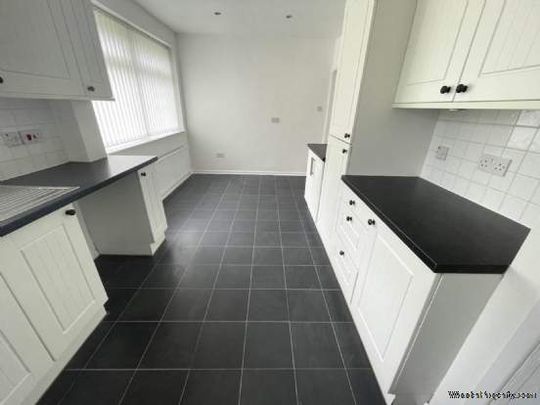 3 bedroom property to rent in Oldham - Photo 1