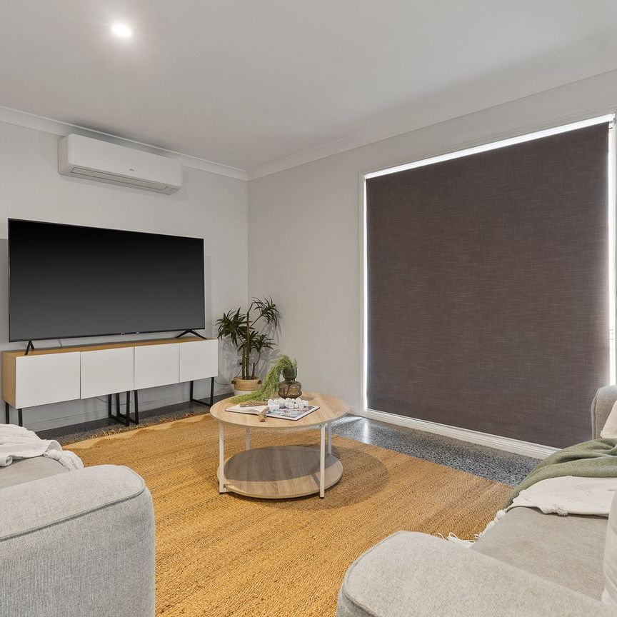 Modern Townhouse in Prime Byron Location - Photo 1