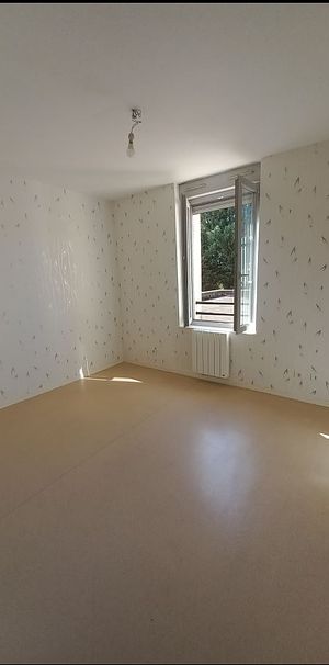 Bel appartement T2 dans petite résidence en centre ville de Neuvy sur - Photo 1