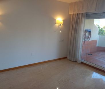 Middle Floor Apartment in Guadalmina Alta - Photo 3