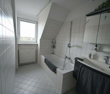 Exklusive Dachgeschosswohnung mit großer Terrasse – Ruheoase im Her... - Photo 4