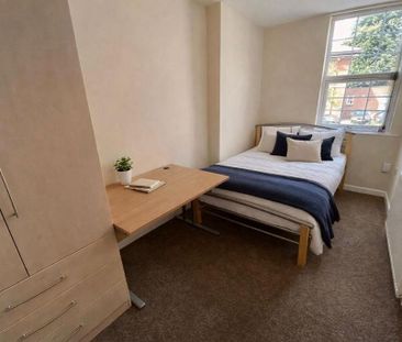 3 bedroom flat to rent - Photo 6