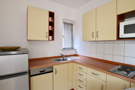 Zeitgemäß möbliertes Apartment im Herzen von Köln - Foto 2