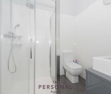 Dirdene Close, Epsom - Photo 1