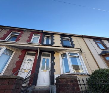 4 bedroom terraced house to rent - Photo 6