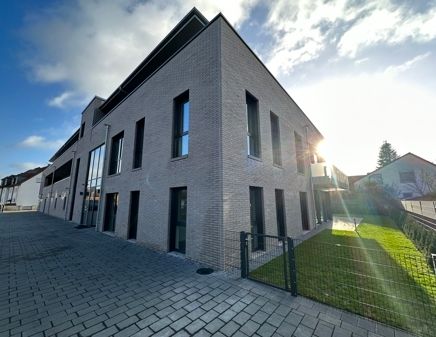 Hochwertige Wohnung, exklusive Ausstattung, umlaufender XL-Balkon, in Hennen, zu vermieten - Photo 1