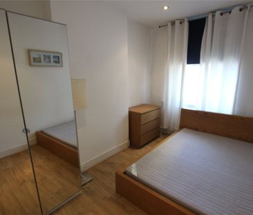 Two Double Bedroom Flat- Wapping, E1W - Photo 1