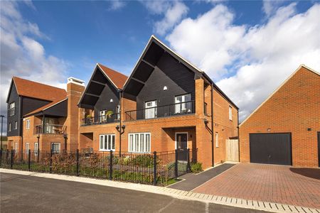 4 bedroom semi-detached house to rent - Photo 2