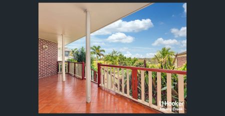 ELEVATED ELEGANCE IN THE EXCLUSIVE COUNTRY CLUB ESTATE - Photo 3