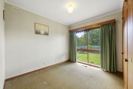 48 Browns Parade, Wendouree - Photo 5