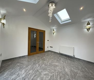 4 bedroom detached house to rent - Photo 2
